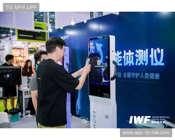 社区健身平台正通过AI体锻屏与社交功能整合,增强用户黏性与运动频次 社区健身平台正通过AI体锻屏与社交功能整合,增强用户黏性与运动频次